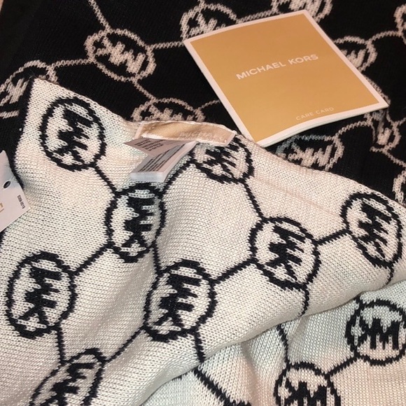 NWT🔴SALE MICHEAL KORS SCARF GIFs 🎁🎁🎁🌺🌺🌺🌺❤️❤️❤️ - Picture 2 of 3